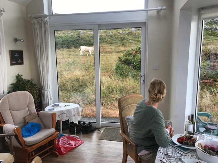 %_tempFileNameIerland-09%20Bij%20het%20huis-01-1%